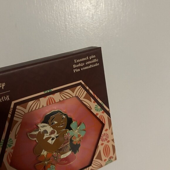 Loungefly Disney Moana and Pua Floral Glitter Limited Edition 1000 Pin NWT - Picture 4 of 11